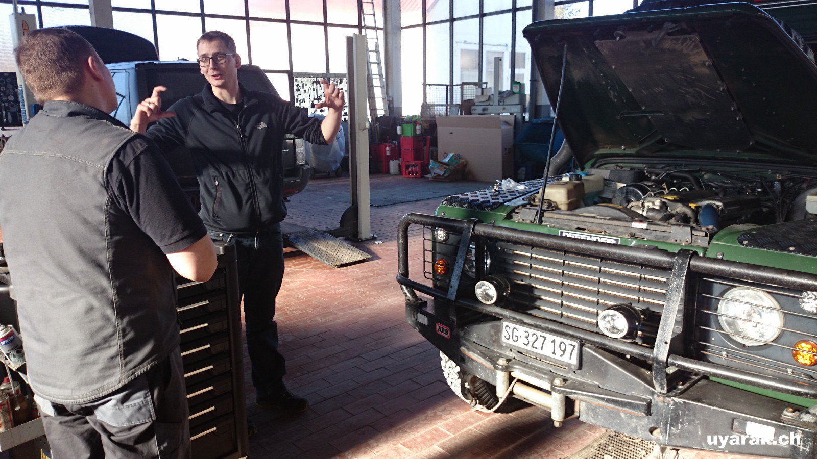 In der Land Rover Werkstatt in Onolzheim 
