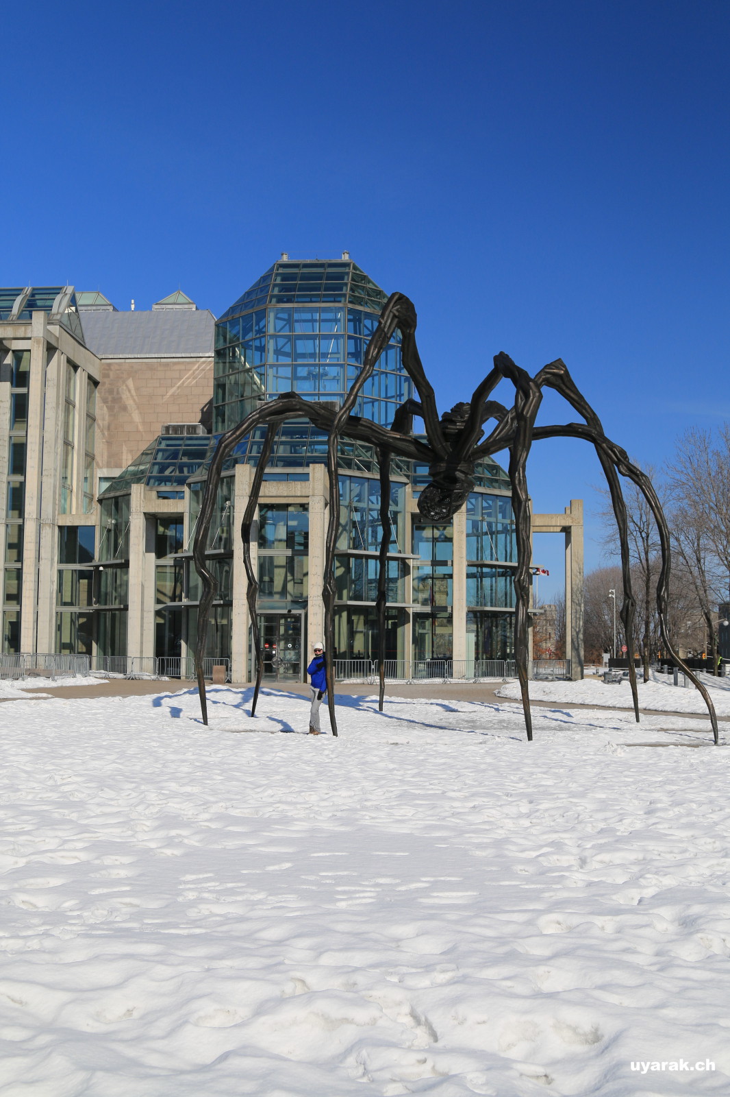 Skulptur vor der National Gallery of Canada 