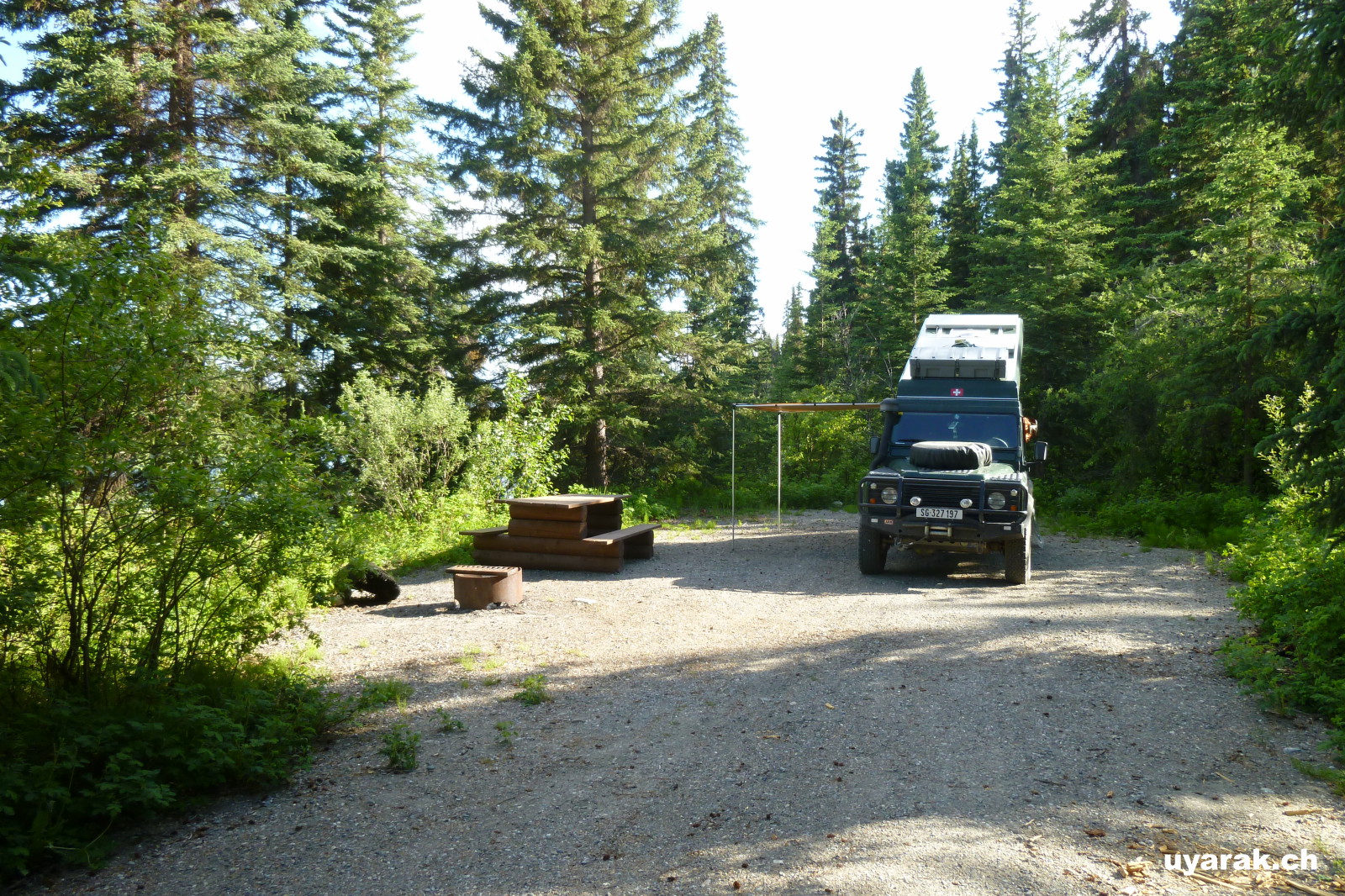 Camping am Dease River, Northern BC 