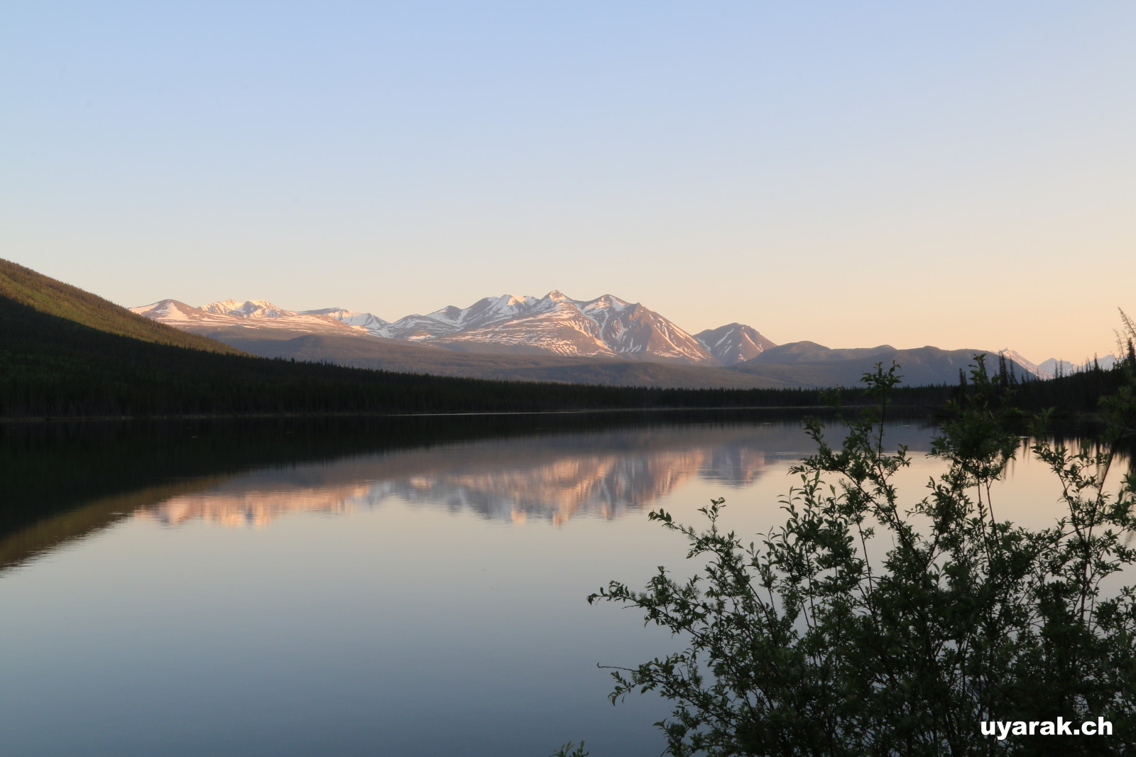 Schöner Übernachtungsplatz an einem kleinen See in der Nähe von Carcross, Yukon