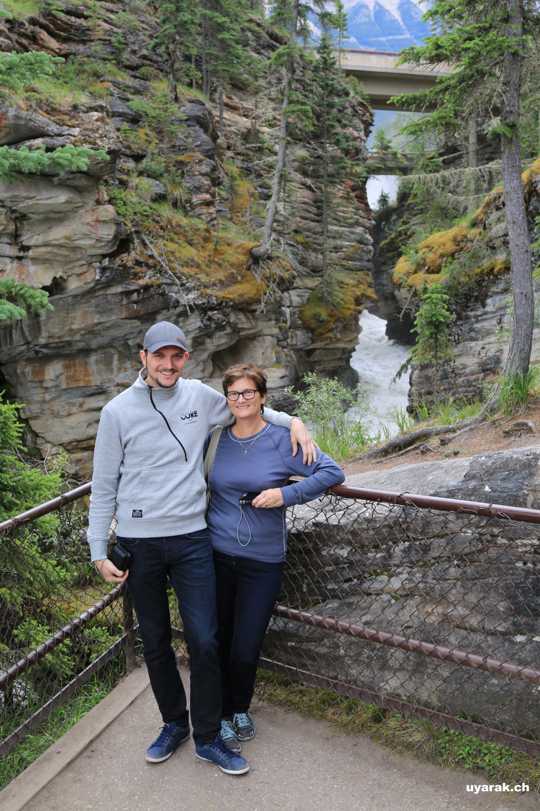 Mädi und Bruno bei den Athabasca Falls 