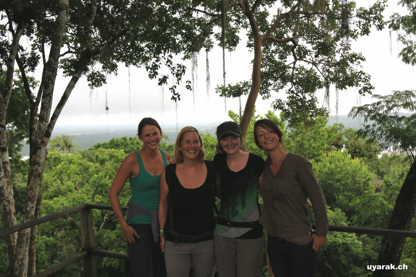 Taisa, Fabienne, Fränzi & Paula (v.l.n.r.), Yaxhá, Guatemala