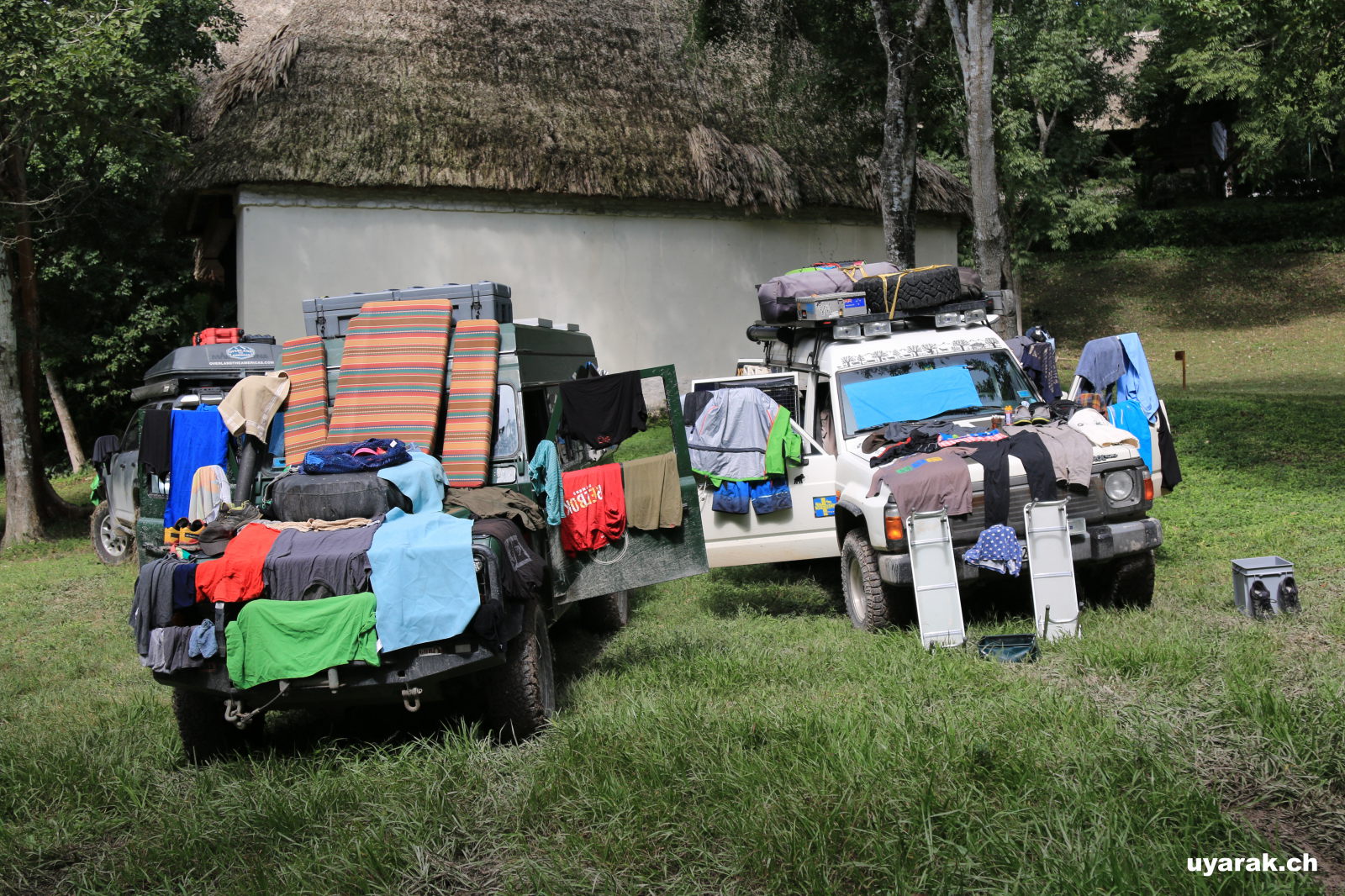 Sachen trocknen in der Sonne, Yaxhá, Guatemala