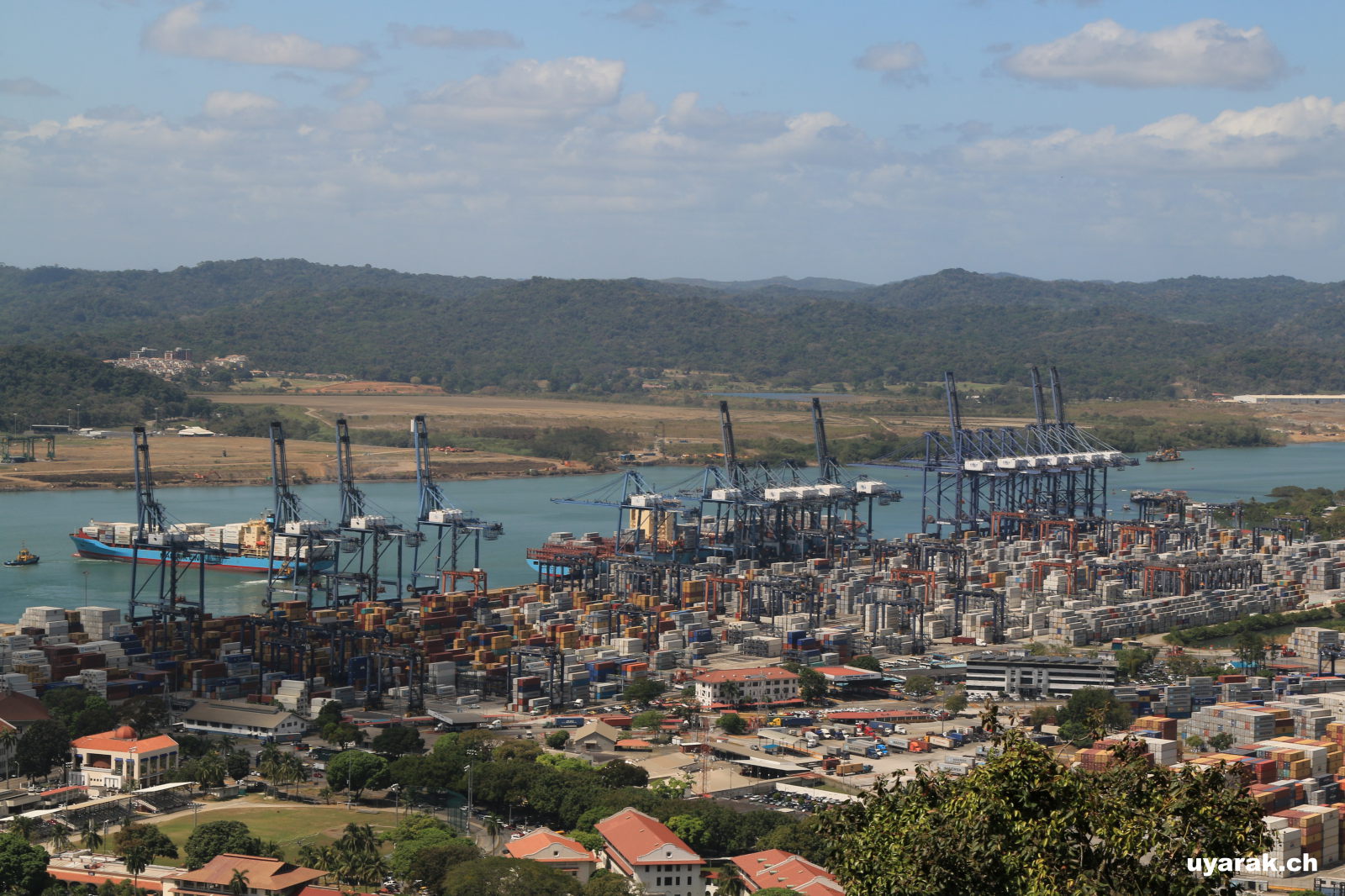 Blick vom Cerro Ancón auf den Hafen von Panama City 