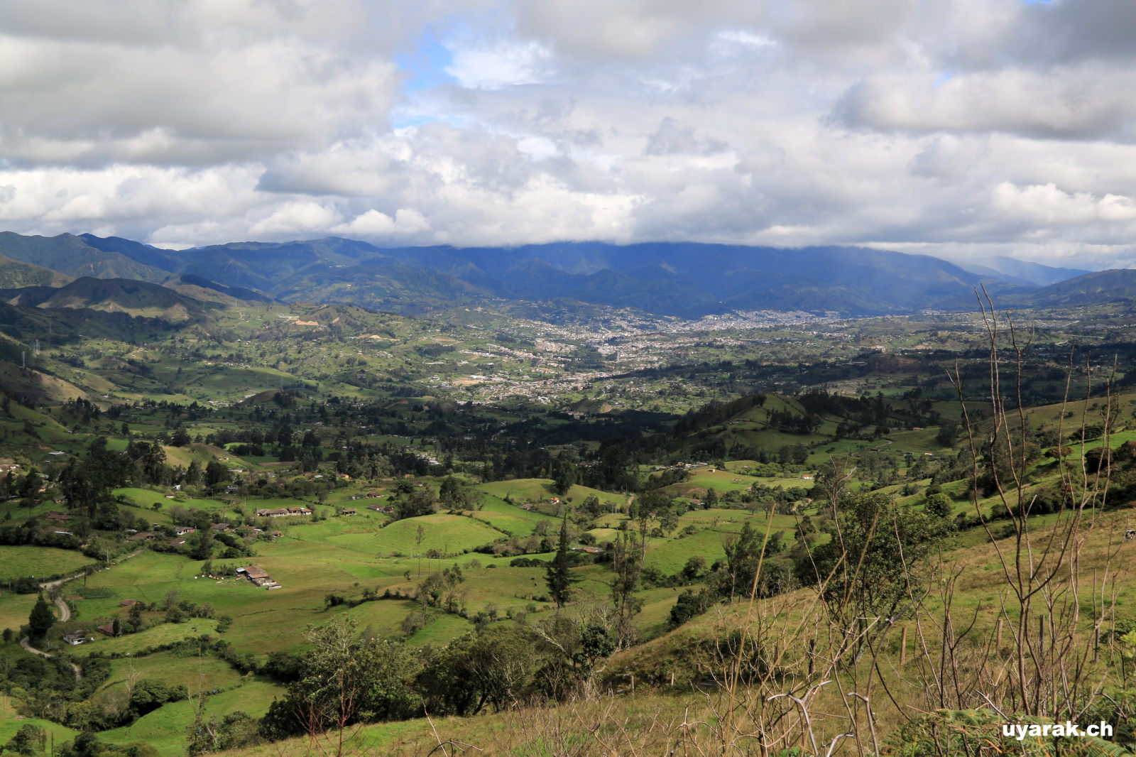 Blick vom Pan-American Highway über Loja, Ecuador 