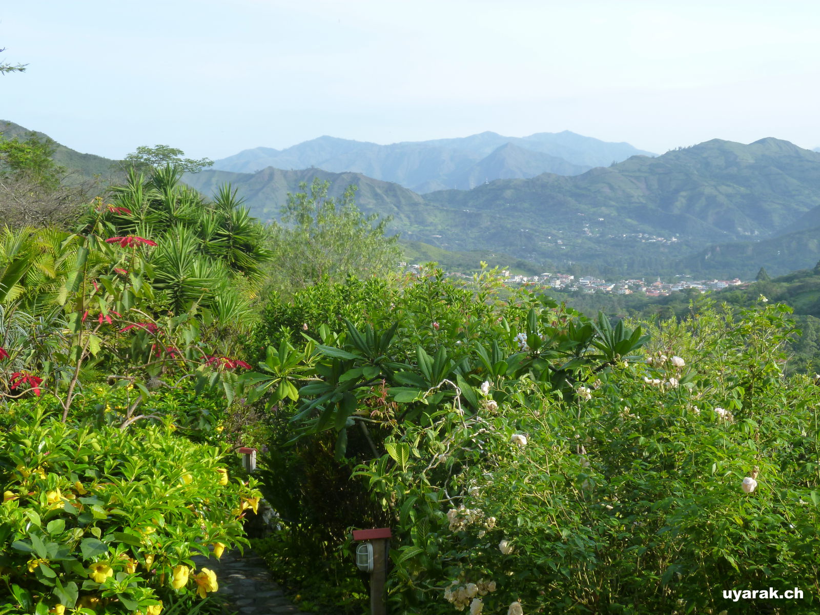 Ausblick bei der Hosteria Izhcayluma in Vilcabamba, Ecuador 