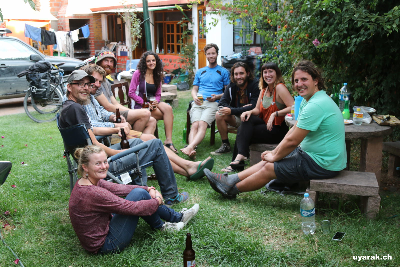 Gemütliche Runde im Hostal Panchamama in Sucre, Bolivien
