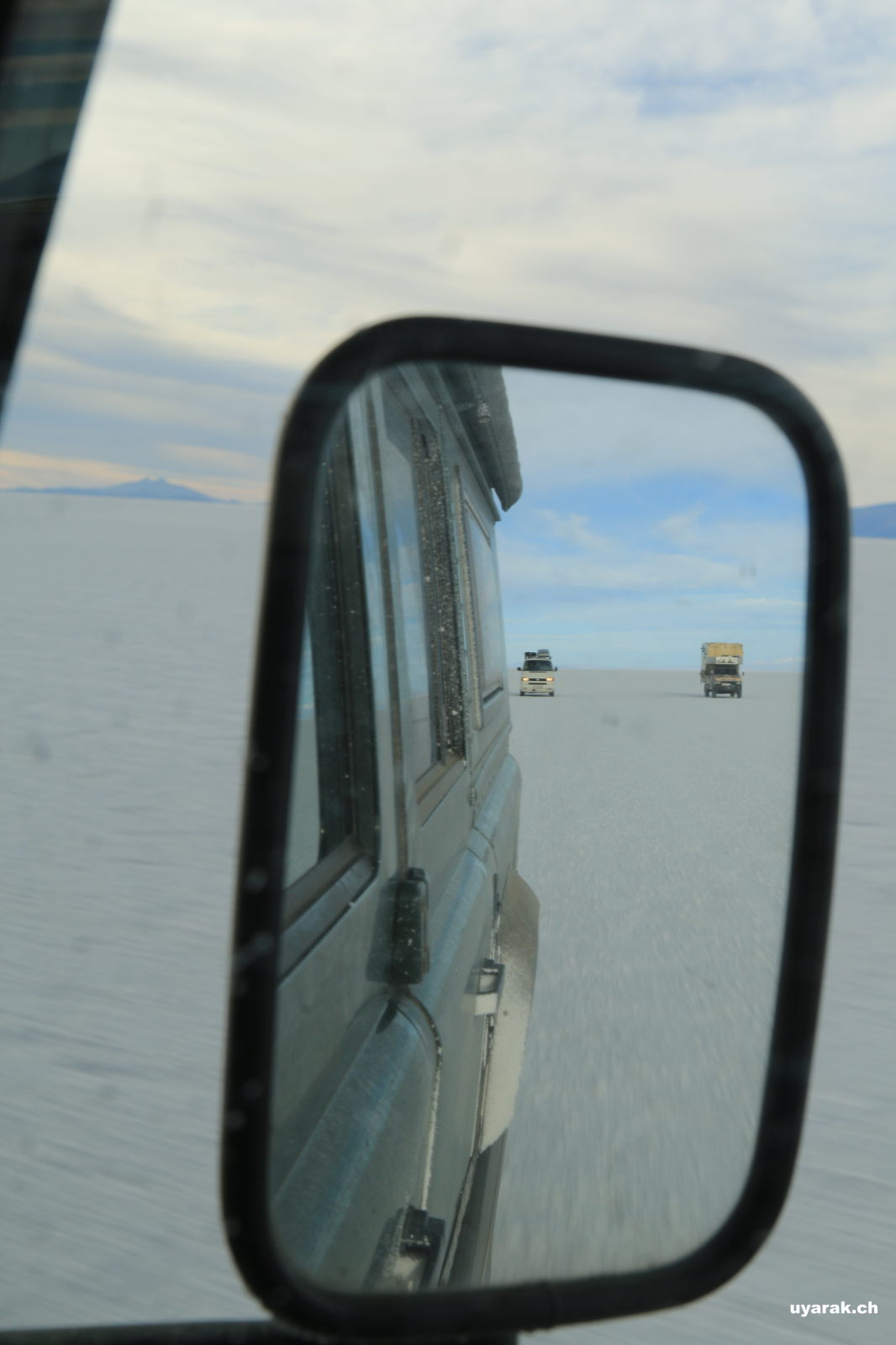 Mit Vollgas über den Salzsee, Salar de Uyuni, Bolivien