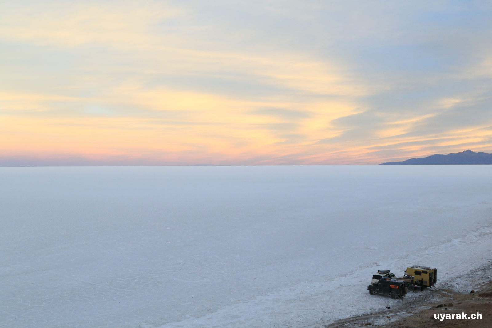 Wagenburg bei der Isla Incahuasi, Salar de Uyuni, Bolivien