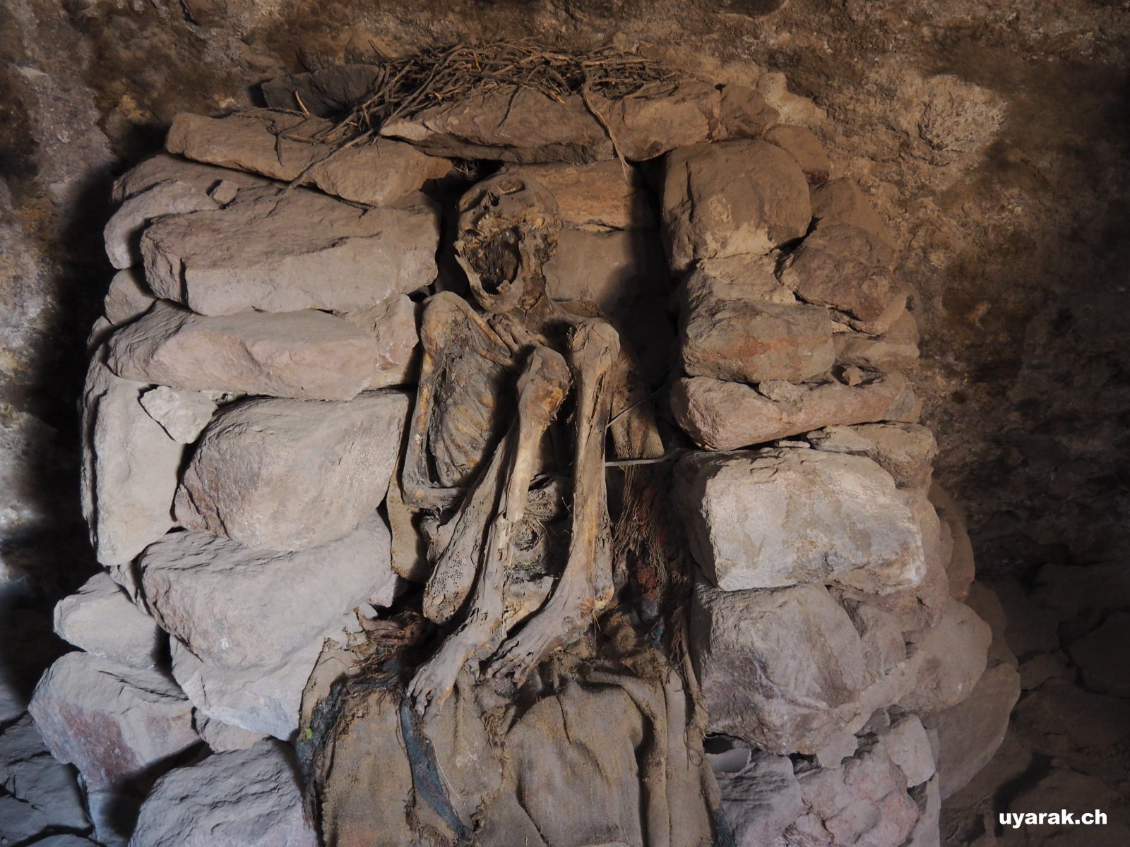 Mumie in einer Grotte am Vulkan Tunupa, Bolivien