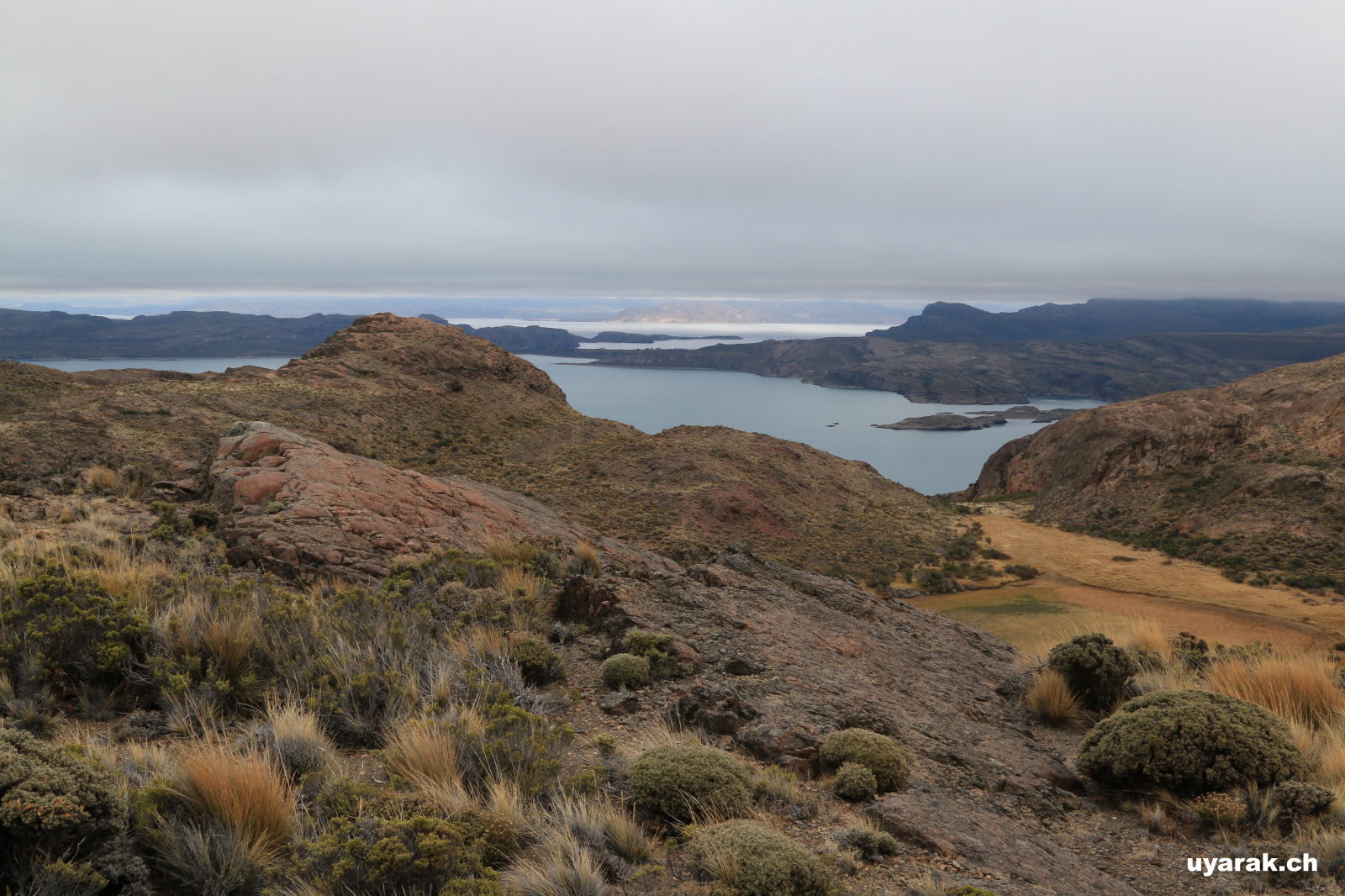 Lago General Carrera an der Grenze zu Argentinien