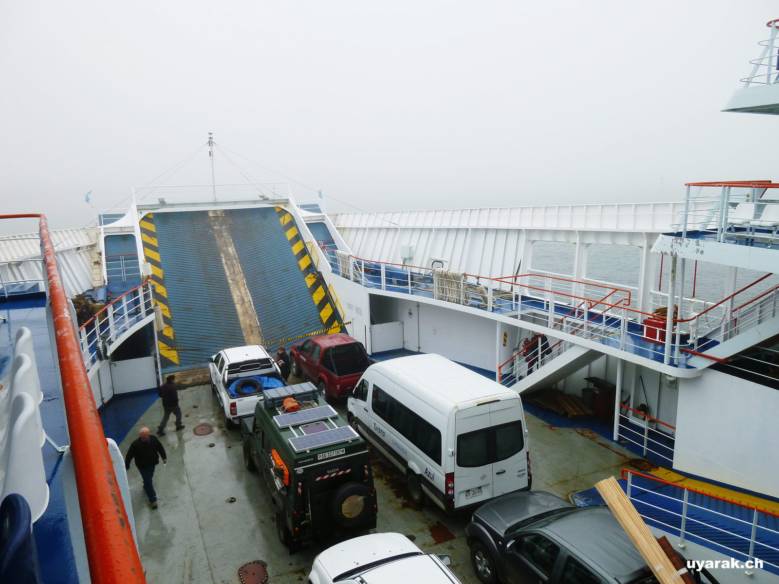 Im Nebel nach Feuerland, Fähre von Punta Arenas nach Porvenir, Chile 