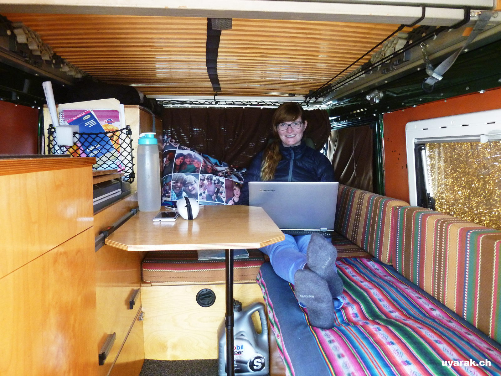Fränzi am Reisebericht schreiben, Punta Ninfas, Argentinien 