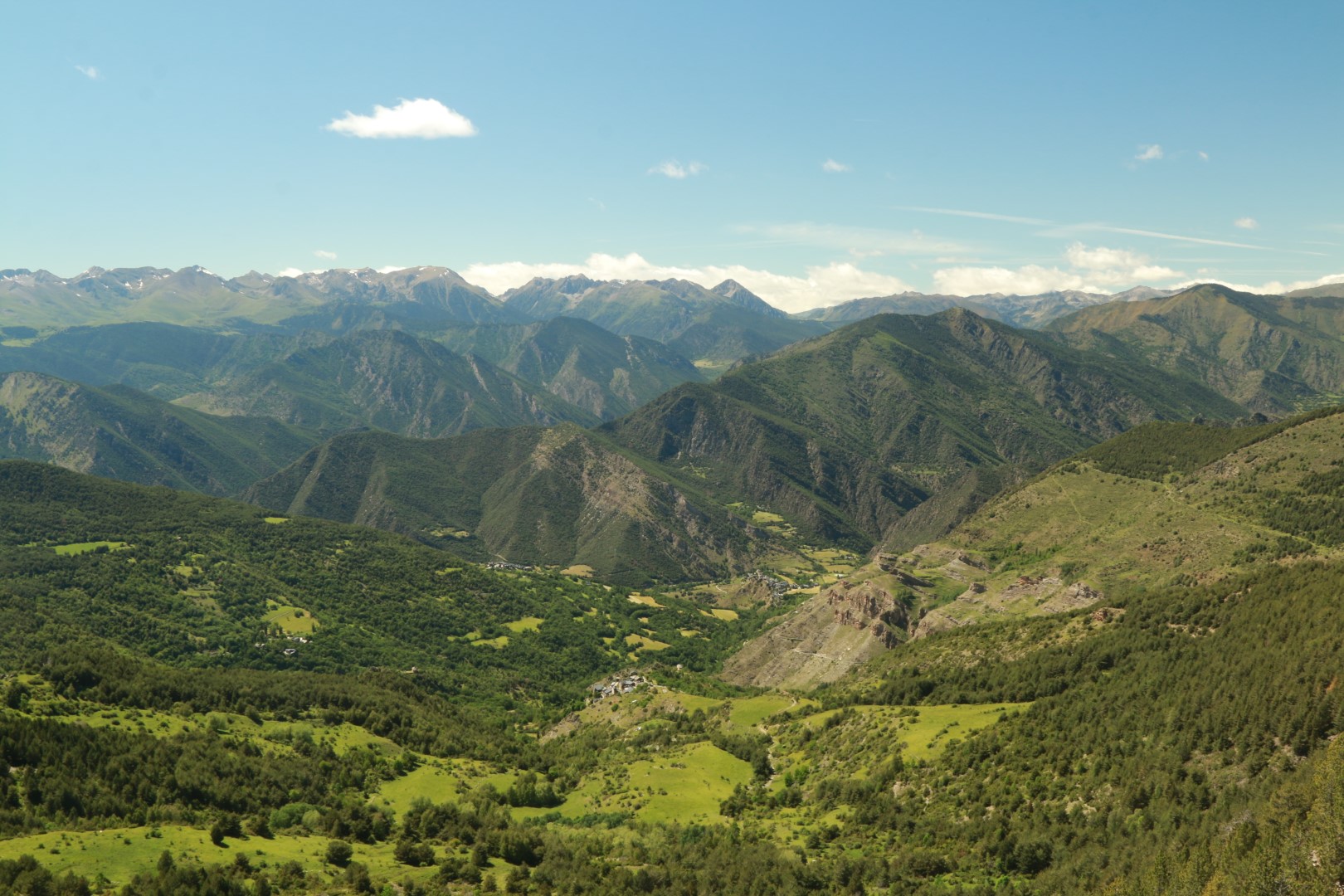 Blick vom Coll de So zurück nach Farrera 