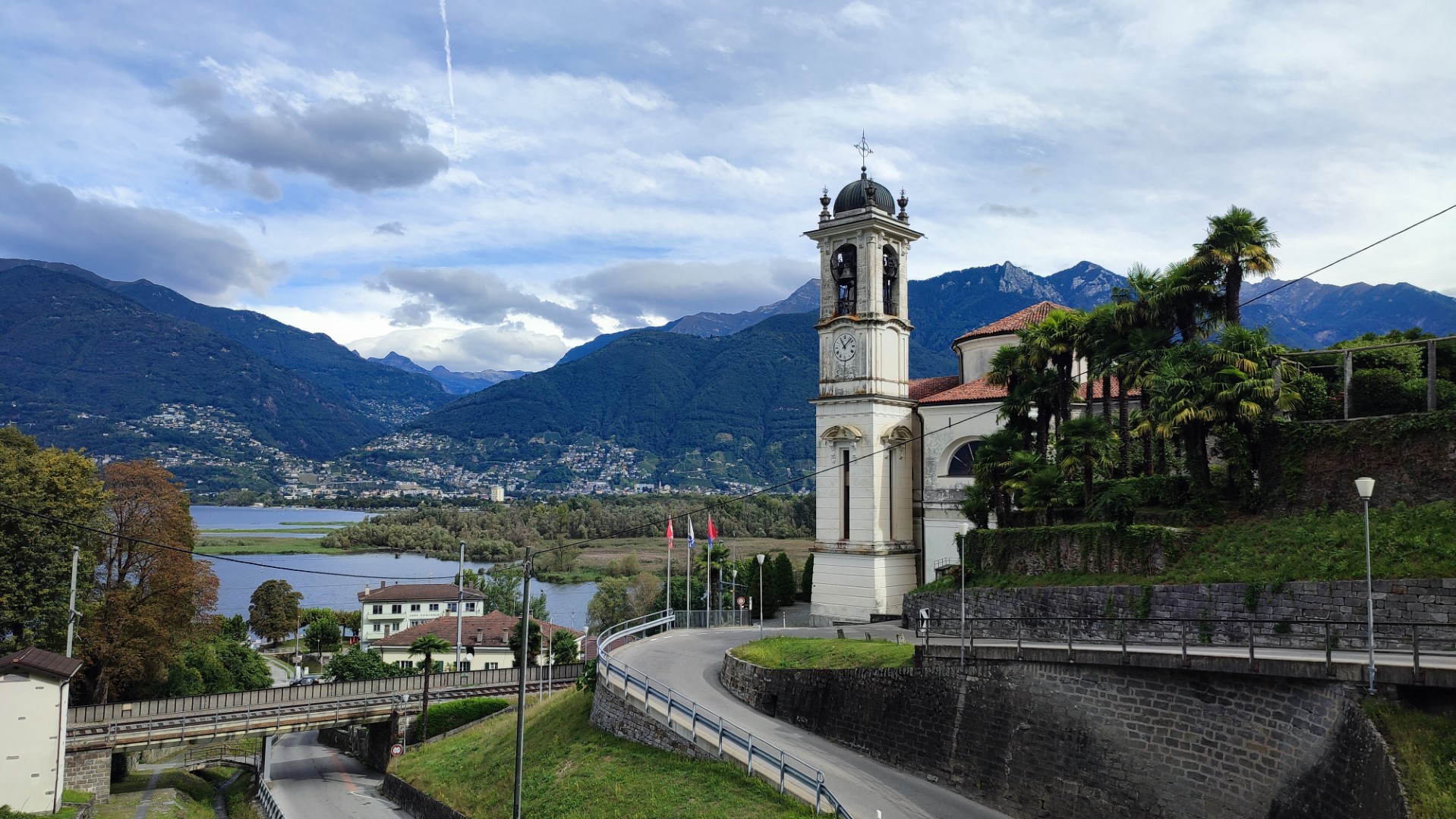 Blick auf Vira und den Lago Maggiore 
